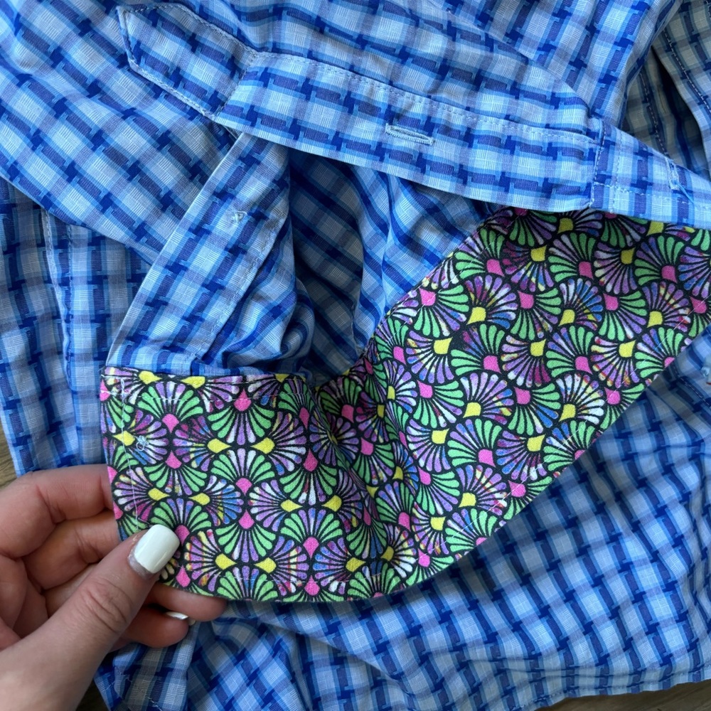 Robert Graham Button Down. - Picture 3 of 4
